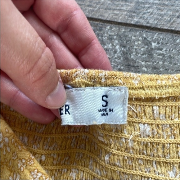 Hollister Size Small Yellow Floral Bohemian Style Top. - Picture 7 of 8